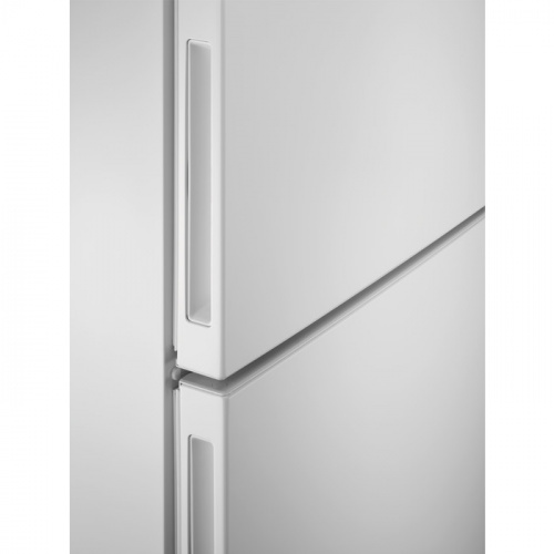 Холодильник Electrolux RNC7ME32W2 фото 5