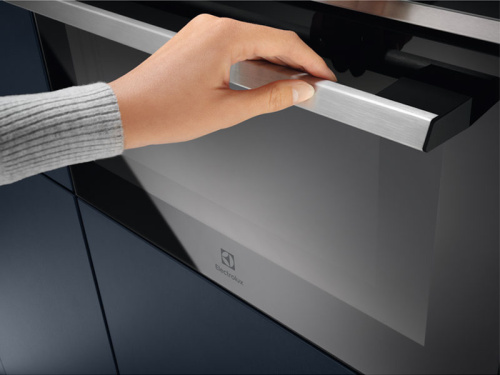 Встраиваемая микроволновая печь Electrolux EVM8E08X фото 4